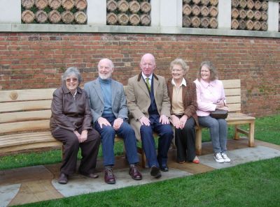 Wavy bench warming